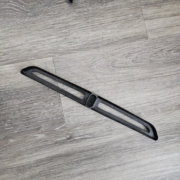 Boot rack for 3 pairs. Lightweight Metal with plastic. - Picture 3 of 7